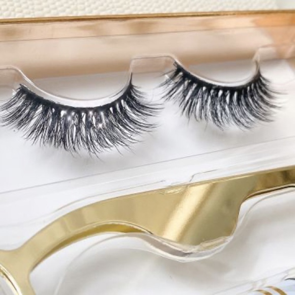 🌸LAVAA BEAUTY Flirty Lash Set🌸